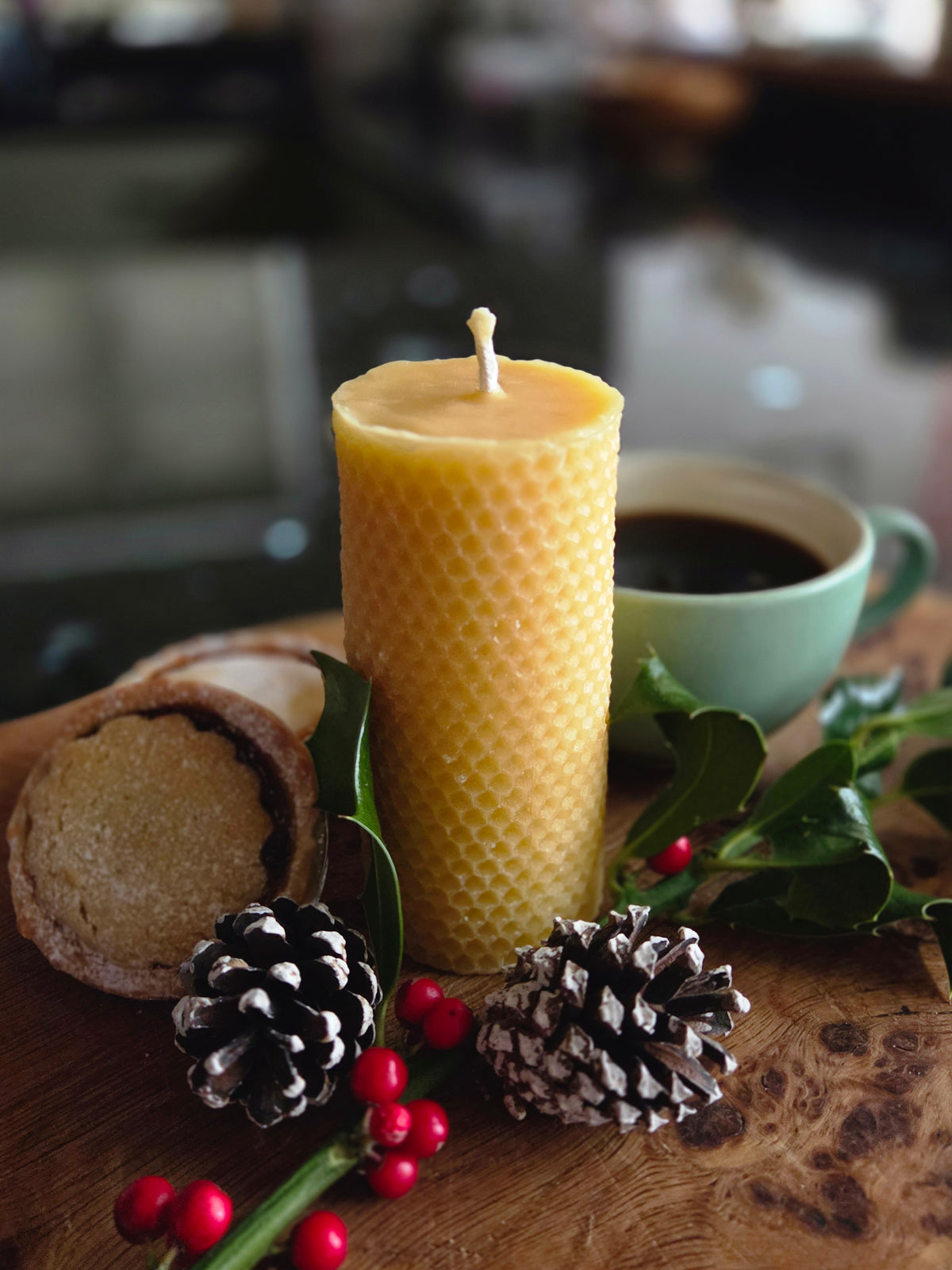 Beeswax Honeycomb Cylinder Candle